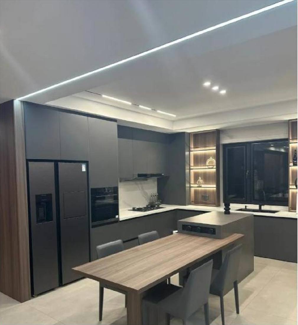 Style C kitchen design, photo 3 of 7