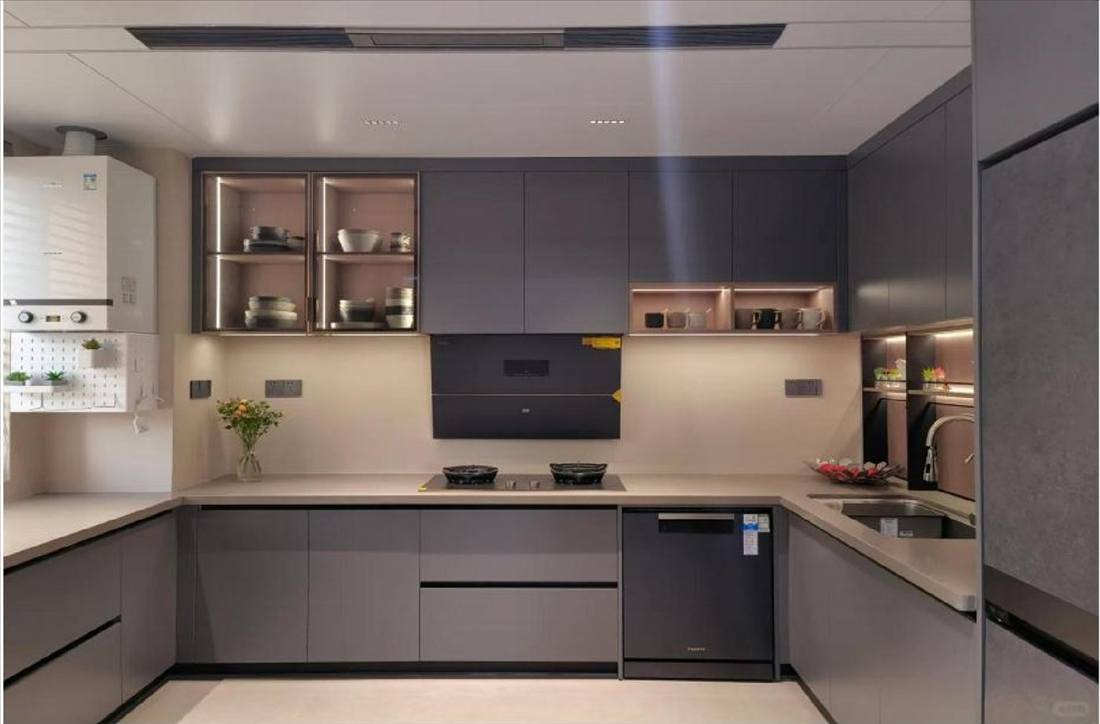 Style E kitchen design, photo 2 of 4